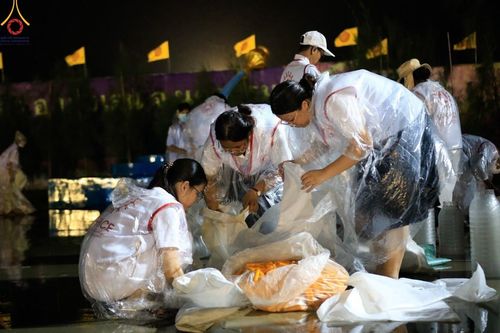 ภาพ No.119469:V.18 ทันทีม การเตรียมงาน เก็บงาน การรับบุญของเจ้าหน้าที่หน่วยงานต่างๆ เพื่อโครงการธรรมยาตรา กตัญญูบูชามหาปูชนียาจารย์ พระมงคลเทพมุนี (สด จนฺทสโร) พระผู้ปราบมาร อนุสรณ์สถาน 7 แห่ง ปีที่ 12 ระหว่างวันที่ 2 - 31 มกราคม พ.ศ.2567