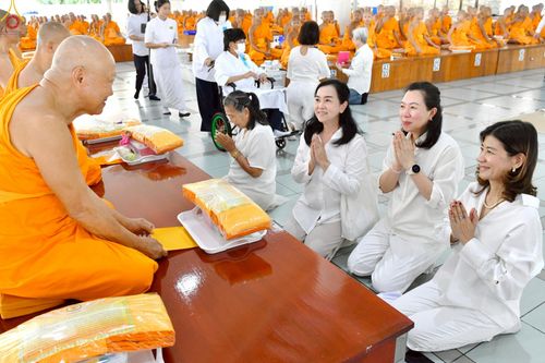 ภาพ No.229760:วันที่ 25 มิถุนายน พ.ศ. 2568 (แรม 15 ค่ำ เดือน 7) พิธีบุพเปตพลี ครั้งที่ 166 ร่วมอุทิศบุญแด่หมู่ญาติที่ล่วงลับไปแล้ว และสืบทอดอายุพระพุทธศาสนา ณ หอฉันคุณยายอาจารย์ฯ วัดพระธรรมกาย