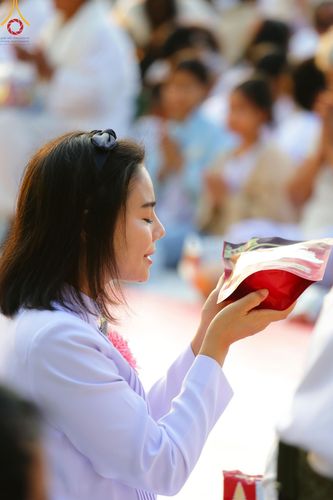 ภาพ No.193039:พิธีตักบาตรพระธรรมยาตรา ณ อนุสรณ์สถานคลองบางนางแท่น อ.สามพราน จ.นครปฐม ในโครงการธรรมยาตรา กตัญญูบูชา มหาปูชนียาจารย์ พระมงคลเทพมุนี(สด จนฺทสโร) พระผู้ปราบมาร อนุสรณ์สถาน 7 แห่ง ปีที่ 13 วันที่ 11 มกราคม พ.ศ.2568