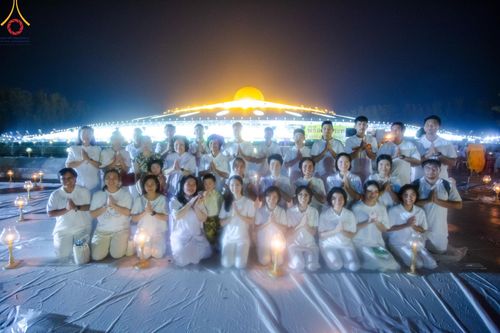 ภาพ No.170380:พิธีลอยกระทงธรรม ณ สระเศรษฐีทะเลบุญ มหาวิหารพระมงคลเทพมุนีฯ วัดพระธรรมกาย วันศุกร์ที่ 15 พฤศจิกายน พ.ศ.2567 (วันเพ็ญ 15 ค่ำ เดือน 12)