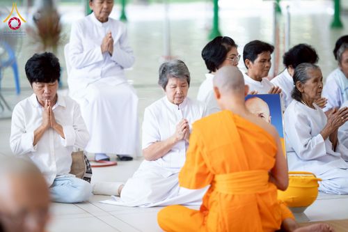 ภาพ No.244865:วันเสาร์ที่ 6 กันยายน พ.ศ. 2568 พิธีถวายบาตร บรรพชา อุปสมบทของนาคธรรมทายาท โครงการอุปสมบทหมู่บูชาธรรมครบรอบ 108 ปี  วันครูผู้ค้นพบวิชชาธรรมกาย ณ โบสถ์พระไตรปิฎก วัดพระธรรมกาย