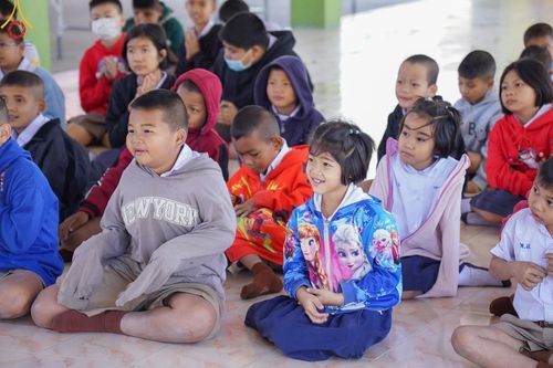 ภาพ No.195283:พิธีทอดผ้าป่าทำนุบำรุงศาสนสถาน ณ วัดพรสวรรค์ ต.หนองบ่อ อ.สองพี่น้อง จ.สุพรรณบุรี ในโครงการธรรมยาตรา กตัญญูบูชา มหาปูชนียาจารย์ พระมงคลเทพมุนี(สด จนฺทสโร) พระผู้ปราบมาร อนุสรณ์สถาน 7 แห่ง ปีที่ 13 วันที่ 13 มกราคม พ.ศ. 2568