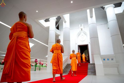 ภาพ No.227444:วันเสาร์ที่ 31 พฤษภาคม พ.ศ. 2568 พิธีเวียนประทักษิณรอบพระอุโบสถ ในพิธีอุปสมบท สามเณรเตรียม DCI รุ่นที่ 22 ณ อุโบสถพระไตรปิฎก วัดพระธรรมกาย