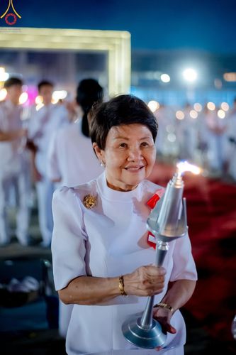 ภาพ No.160664:พิธีจุดประทีป 20,000 ดวง บูชาพระมหาธรรมกายเจดีย์ และบูชาพระมงคลเทพมุนี (สด จนฺทสโร) พระผู้ปราบมาร ณ ลานธรรม พระมหาธรรมกายเจดีย์ วัดพระธรรมกาย จ.ปทุมธานี วันที่ 10 ตุลาคม พ.ศ. 2567
