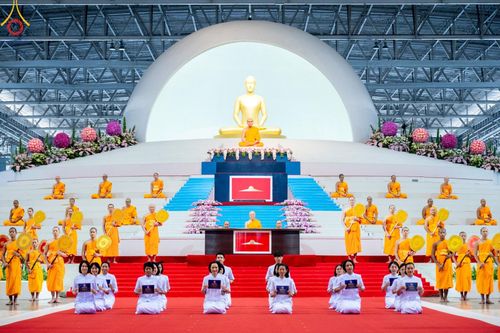 ภาพ No.153278:พิธีมุทิตาสักการะ พระภิกษุ-สามเณร ผู้สอบไล่ได้เปรียญธรรม ประโยค 1-2 ถึงประโยค ป.ธ.9 และบาลีศึกษา ประโยค1-2 ถึง บ.ศ.9 , พิธีมอบดวงแก้วสามเณรผู้ทรงบาลีไวยากรณ์ วัดพระธรรมกาย และ ศูนย์ส่งเสริมศีลธรรมในประเทศและต่างประเทศ วันอาทิตย์ที่ 8 กันยายน พ.ศ.2567