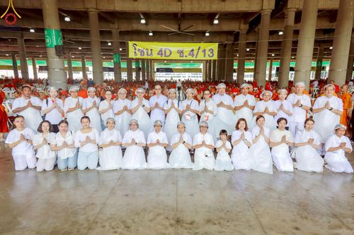 ภาพ No.219486:วันอังคารที่ 22 เมษายน พ.ศ. 2568 พิธีมอบปัจจัยช่วยเหลือครู 4 จังหวัดชายแดนภาคใต้ , พิธีกล่าวคำถวายอุปกรณ์ เพื่อเตรียมการต้อนรับคณะสงฆ์ฯ , พิธีกล่าวคำถวายภัตตาหารเป็นสังฆทาน , คณะสงฆ์ฉันภัตตาหารเพล  เนื่องในวันคุ้มครองโลก พิธีถวายมหาสังฆทานแด่คณะสงฆ์