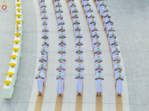 ภาพ No.84095:พิธีเวียนประทักษิณ พิธีวันทาเจดีย์ พิธีขอขมา และมอบผ้าไตร  ในโครงการบรรพชาอุปสมบทหมู่ธรรมทายาทรุ่นเข้าพรรษา และโครงการบรรพชาสามเณรโรงเรียนนานาชาติ รุ่นที่12 ในวันเสาร์ที่ 22 กรกฎาคม พ.ศ. 2566