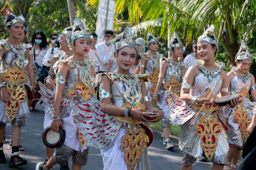 ภาพ No.81987:พิธีจุดวิสาขประทีป 22,000 ดวงและโคมลอย 3,000 ดวง ( Festival  lampion Vesak Indonesia) ณ มหาเจดียบรมพุทโธ อินโดนีเซีย  วันอาทิตย์ที่ 4 มิ.ย. พ.ศ.2566
