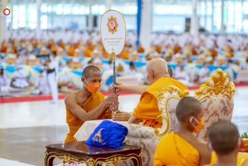 ภาพ No.85223:พิธีมุทิตาสักการะพระภิกษุ ผู้สอบได้เปรียญธรรม ๙ ประโยคระดับโลก, พิธีมอบโล่เกียรติยศและทุนการศึกษา สำนักเรียนบาลีดีเด่นทั่วประเทศ ในวันสมาธิโลก อาทิตย์ที่ 6 สิงหาคม พ.ศ. 2566 ณ สภาธรรมกายสากล วัดพระธรรมกาย