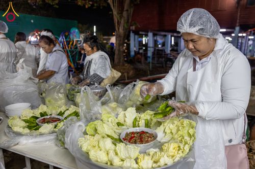 ภาพ No.293712:วันที่ 14 มกราคม พ.ศ. 2569  พิธีถวายภัตตาหารเป็นสังฆทาน แด่พระธรรมยาตรา  ณ วัดสองพี่น้อง ต.ต้นตาล อ.สองพี่น้อง จ.สุพรรณบุรี  ในโครงการธรรมยาตรา กตัญญูบูชา มหาปูชนียาจารย์  พระมงคลเทพมุนี(สด จนฺทสโร) พระผู้ปราบมาร  อนุสรณ์สถาน 7 แห่ง ปีที่ 14