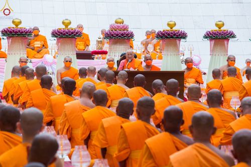 ภาพ No.69450:พิธีจุดประทีปถวายเป็นพุทธบูชา และบูชาธรรมมหาปูชนียาจารย์ ในโครงการธรรมยาตรากตัญญูบูชา มหาปูชนียาจารย์ พระมงคลเทพมุนี(สด จนฺทสโร) พระผู้ปราบมาร ปีที่ 11 ณ อนุสรณ์สถานมหาวิหารพระมงคลเทพมุนี อ.สองพี่น้อง จ.สุพรรณบุรี