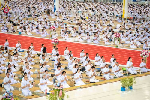 ภาพ No.318320:วันอาทิตย์ต้นเดือนที่ 5 เมษายน พ.ศ.2569 พิธีบูชาข้าวพระ ณ สภาธรรมกายสากล วัดพระธรรมกาย