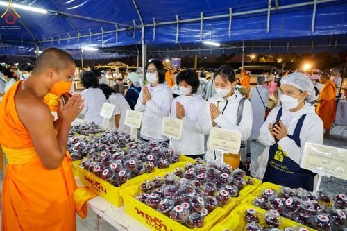 ภาพ No.74609:พิธีถวายภัตตาหารเป็นสังฆทาน แด่คณะพระธรรมยาตราฯ ในโครงการธรรมยาตรากตัญญูบูชา มหาปูชนียาจารย์ พระมงคลเทพมุนี(สด จนฺทสโร) พระผู้ปราบมาร อนุสรณ์สถาน 7 แห่ง ปีที่ 11 วันที่ 28 มกราคม พ.ศ. 2566