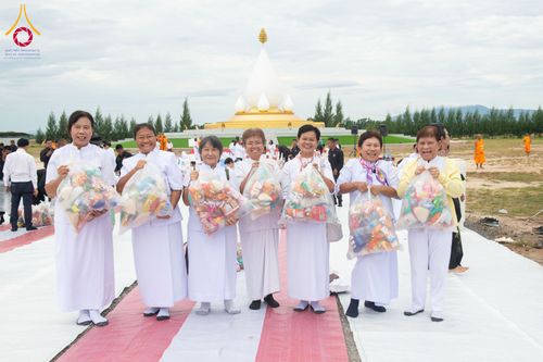 ภาพ No.348962:วันที่ 12 กันยายน พ.ศ.2569 พิธีตักบาตรแด่คณะสงฆ์ 323 วัด 4 จังหวัดชายแดนภาคใต้ พิธีถวายสังฆทานแด่คณะสงฆ์ 323 วัด ปีที่ 22 ครั้งที่ 189 พิธีมอบกองทุนหนุนแรงใจช่วยครูใต้ ปีที่ 19 ครั้งที่ 151 และพิธีทำบุญอุทิศส่วนกุศลให้ผู้วายชนม์ ณ ศูนย์อบรมเยาวชนปัตตานี 