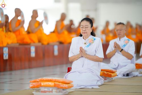 ภาพ No.328856:วันเสาร์ที่ 16 พฤษภาคม พ.ศ.2569 พิธีบุพเปตพลี ครั้งที่ 183 ร่วมอุทิศบุญแด่หมู่ญาติที่ล่วงลับไปแล้ว และสืบทอดอายุพระพุทธศาสนา ณ หอฉันคุณยายอาจารย์ฯ  วัดพระธรรมกาย