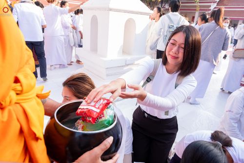 ภาพ No.294514:วันที่ 14 มกราคม พ.ศ. 2569 พิธีตักบาตรพระธรรมยาตรา ณ วัดสองพี่น้อง ต.ต้นตาล อ.สองพี่น้อง จ.สุพรรณบุรี ในโครงการธรรมยาตรา กตัญญูบูชา มหาปูชนียาจารย์ พระมงคลเทพมุนี(สด จนฺทสโร) พระผู้ปราบมาร อนุสรณ์สถาน 7 แห่ง ปีที่ 14