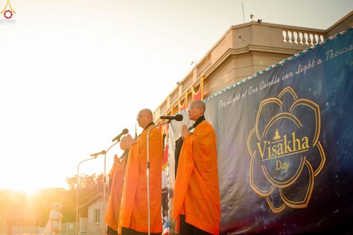 ภาพ No.332712:วันอาทิตย์ที่ 31 พฤษภาคม พ.ศ. 2569 วันวิสาขบูชา ณ วัดพระธรรมกายแคลิฟอร์เนีย  ประเทศสหรัฐอเมริกา