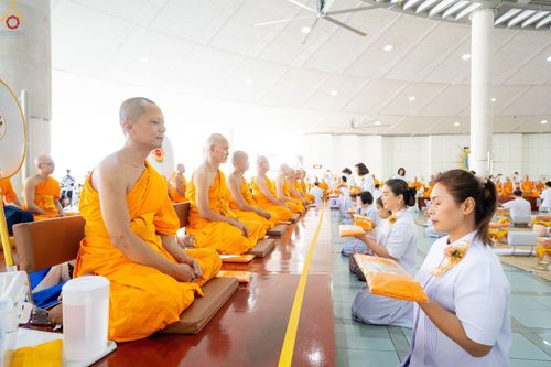 ภาพ No.348203:วันที่ 10 กันยายน พ.ศ.2569 พิธีสวดพระพุทธมนต์ และถวายภัตตาหารเป็นสังฆทาน เนื่องในวันครบ 26 ปี วันคล้ายละสังขาร คุณยายอาจารย์มหารัตนอุบาสิกาจันทร์ ขนนกยูง ณ หอฉันคุณยายอาจารย์ฯ วัดพระธรรมกาย