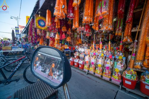 ภาพ No.105658:พิธีต้อนรับพระธรรมยาตรา ในโครงการธรรมยาตรากตัญญูบูชา มหาปูชนียาจารย์ พระมงคลเทพมุนี(สด จนฺทสโร) พระผู้ปราบมาร อนุสรณ์สถาน 7 แห่ง ปีที่ 12 วันที่ 3 มกราคม พ.ศ. 2567 ณ อนุสรณ์สถานโลตัสแลนด์ จ.สุพรรณบุรี