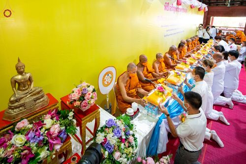 ภาพ No.74896:พิธีเจริญพระพุทธมนต์ ปฏิบัติธรรม มอบทุนการศึกษา ถวายสังฆทาน 106 วัด เพื่อถวายเป็นพุทธบูชา และขับเคลื่อนโครงการหมู่บ้านรักษาศีล 5 โดยคณะสงฆ์จังหวัดนครปฐม คณะศิษยานุศิษย์วัดพระธรรมกาย โครงการธรรมยาตราฯ ปีที่ 11 ณ วัดบางปลา อ.บางเลน จ.นครปฐม วันที่ 28 มกราค