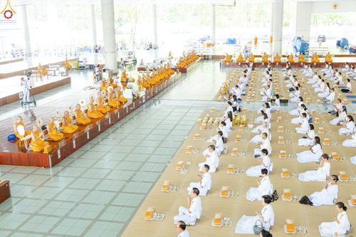 ภาพ No.317581:วันพฤหัสบดีที่ 2 เมษายน พ.ศ.2569 พิธีบุพเปตพลี ครั้งที่ 180 ณ หอฉันคุณยายอาจารย์ฯ วัดพระธรรมกาย