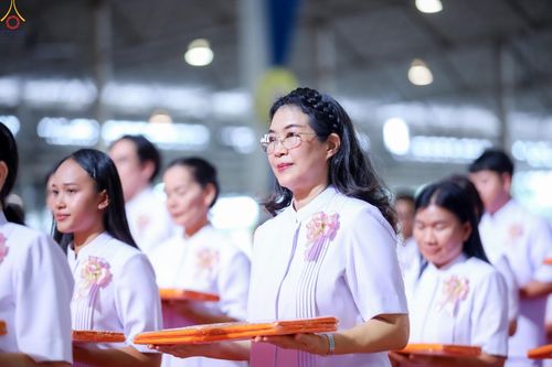 ภาพ No.345613:วันพฤหัสบดีที่ 27 สิงหาคม พ.ศ.2569 พิธีทอดผ้าป่าเพื่อถวายอุปกรณ์สื่อโสตทัศน์ อาคาร 82 ปี หลวงพ่อธัมมชโย พิธีทอดผ้าป่าสมทบกฐินวัดพระธรรมกาย และสมทบกฐิน 30,000 กว่าวัดทั่วไทย ครั้งที่ 1 ประจำปี พุทธศักราช 2569 ณ วัดพระธรรมกาย ปทุมธานี