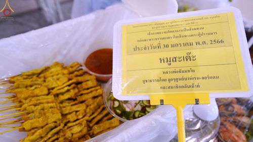 ภาพ No.75029:พิธีถวายภัตตาหารเป็นสังฆทาน แด่คณะพระธรรมยาตราฯ ในโครงการธรรมยาตรากตัญญูบูชา มหาปูชนียาจารย์ พระมงคลเทพมุนี(สด จนฺทสโร) พระผู้ปราบมาร อนุสรณ์สถาน 7 แห่ง ปีที่ 11 วันที่ 30 มกราคม พ.ศ. 2566