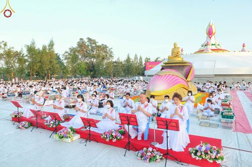ภาพ No.70529:พิธีตักบาตรพระธรรมยาตราฯ ในโครงการธรรมยาตรากตัญญูบูชา มหาปูชนียาจารย์ พระมงคลเทพมุนี(สด จนฺทสโร) พระผู้ปราบมาร ปีที่ 11 ณ อนุสรณ์สถานลำดับที่ 2 สถานที่ตั้งมโนปณิธานบวชตลอดชีวิต อนุสรณ์สถานคลองบางนางแท่น อ.สามพราน จ.นครปฐม วันที่ 14 มกราคม พ.ศ. 2566