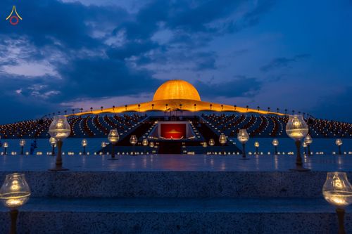 ภาพ No.81776:พิธีจุดวิสาขประทีปและเวียนประทักษิณ เนื่องในวันวิสาขบูชา วันเสาร์ที่ 3 มิถุนายน 2566 ณ ลานธรรมพระมหาธรรมกายเจดีย์ วัดพระธรรมกาย จ.ปทุมธานี