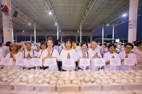 ภาพ No.121183:พิธีถวายภัตตาหารเป็นสังฆทาน แด่คณะพระธรรมยาตราฯ ในโครงการธรรมยาตรากตัญญูบูชา มหาปูชนียาจารย์ พระมงคลเทพมุนี(สด จนฺทสโร) พระผู้ปราบมาร อนุสรณ์สถาน 7 แห่ง ปีที่ 12 วันที่ 30 มกราคม พ.ศ. 2567 ณ สภาธรรมกายสากล วัดพระธรรมกาย