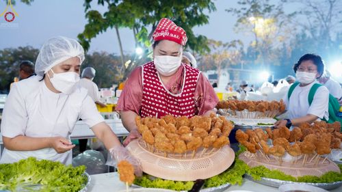 ภาพ No.71779:พิธีถวายภัตตาหารเป็นสังฆทาน แด่คณะพระธรรมยาตราฯ ในโครงการธรรมยาตรากตัญญูบูชา มหาปูชนียาจารย์ พระมงคลเทพมุนี(สด จนฺทสโร) พระผู้ปราบมาร อนุสรณ์สถาน 7 แห่ง ปีที่ 11 วันที่ 17 มกราคม พ.ศ. 2566