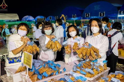 ภาพ No.73866:พิธีถวายภัตตาหารเป็นสังฆทาน แด่คณะพระธรรมยาตราฯ ในโครงการธรรมยาตรากตัญญูบูชา มหาปูชนียาจารย์ พระมงคลเทพมุนี(สด จนฺทสโร) พระผู้ปราบมาร อนุสรณ์สถาน 7 แห่ง ปีที่ 11 วันที่ 23 มกราคม พ.ศ. 2566