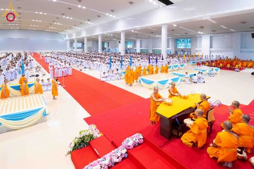 ภาพ No.337988:วันอาทิตย์ต้นเดือน 5 กรกฎาคม พ.ศ.2569 สัมมนาพิเศษ พิธีมอบพระของขวัญ ณ ห้องแก้วสารพัด1 วัดพระธรรมกาย