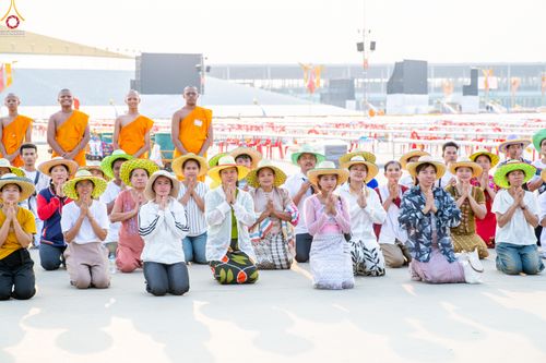 ภาพ No.323094:วันที่ 19 เมษายน พ.ศ.2569 การเรียงกล่องไทยธรรม , เตรียมงานจราจร เพื่องานถวายมหาสังฆทาน 40,000 กว่าวัดทั่วประเทศ วันคุ้มครองโลก 22 เมษายน พ.ศ.2569 วัดพระธรรมกาย