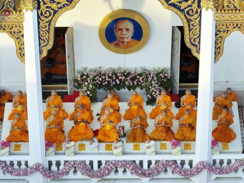 ภาพ No.73553:พิธีตักบาตรพระธรรมยาตราฯ ในโครงการธรรมยาตรากตัญญูบูชา มหาปูชนียาจารย์ พระมงคลเทพมุนี(สด จนฺทสโร) พระผู้ปราบมาร ปีที่ 11 ณ อนุสรณ์สถานลำดับที่ 4 สถานที่เกิดด้วยกายธรรม วัดโบสถ์ (บน) บางคูเวียง อ.บางกรวย จ.นนทบุรี วันที่ 22 มกราคม พ.ศ. 2566