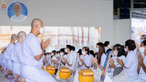 ภาพ No.63902:พิธีขอขมาและมอบผ้าไตรแด่นาคธรรมทายาท โครงการอุปสมบทบูชาธรรมมหาปูชนียาจารย์ วันอาทิตย์ที่ 20 พฤศจิกายน พ.ศ. 2565