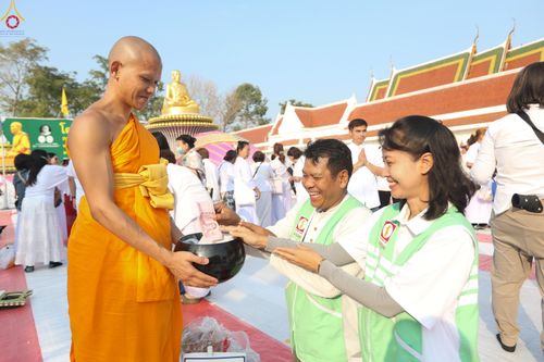 ภาพ No.297711:วันที่ 18 มกราคม พ.ศ. 2569 พิธีตักบาตรพระธรรมยาตรา ณ วัดโบสถ์บน ต.บางคูเวียง จ.นนทบุรี อนุสรณ์สถานลำดับที่ 4 สถานที่เกิดด้วยกายธรรม ในโครงการธรรมยาตรา กตัญญูบูชา มหาปูชนียาจารย์ พระมงคลเทพมุนี(สด จนฺทสโร) พระผู้ปราบมาร อนุสรณ์สถาน 7 แห่ง ปีที่ 14