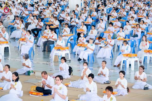 ภาพ No.326757:วันที่ 1 พฤษภาคม พ.ศ.2569 พิธีบุพเปตพลี ครั้งที่ 181 ร่วมอุทิศบุญแด่หมู่ญาติที่ล่วงลับไปแล้ว และสืบทอดอายุพระพุทธศาสนา ณ หอฉันคุณยายอาจารย์ฯ วัดพระธรรมกาย