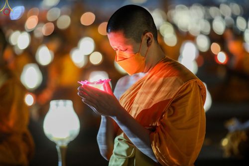 ภาพ No.75402:พิธีจุดประทีปถวายเป็นพุทธบูชา และบูชาธรรมมหาปูชนียาจารย์ ในโครงการธรรมยาตรากตัญญูบูชา มหาปูชนียาจารย์ พระมงคลเทพมุนี(สด จนฺทสโร) พระผู้ปราบมาร ปีที่ 11 ณ อนุสรณ์สถานลำดับที่ 7 สถานที่ขยายวิชชาธรรมกาย วัดพระธรรมกาย จ.ปทุมธานี วันที่ 31 มกราคม พ.ศ. 2566