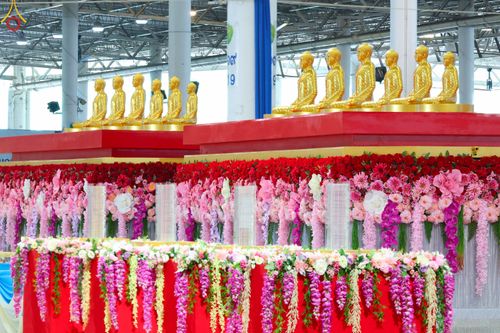 ภาพ No.79033:พิธีวางแผ่นจารึกชื่อ และพิธีวางพวงมาลัยสักการะพระบรมพุทธเจ้า ณ สภาธรรมกายสากล วัดพระธรรมกาย วันที่ 2 เมษายน พ.ศ. 2566