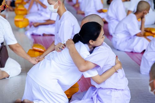 ภาพ No.79382:พิธีขอขมา มอบบาตรและผ้าไตร ในโครงการบรรพชาสามเณรฟื้นฟูพระพุทธศาสนาทั่วไทย โครงการอบรมยุวธรรมทายาท มัชฌิมธรรมทายาท และธรรมทายาทรุ่นอุดมศึกษา ณ สภาธรรมกายสากล วัดพระธรรมกาย วันเสาร์ที่ 1 เมษายน พ.ศ. 2566