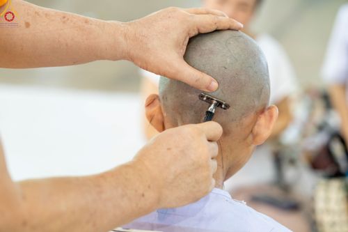 ภาพ No.78769:พิธีปลงผมนาคธรรมทายาท โครงการอบรมยุวธรรมทายาท มัชฌิมธรรมทายาท และธรรมทายาทรุ่นอุดมศึกษา ณ สภาธรรมกายสากล วัดพระธรรมกาย วันเสาร์ที่ 1 เมษายน พ.ศ. 2566