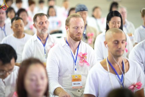 ภาพ No.207448:พิธีตักบาตร และปฏิบัติธรรมช่วงสาย ในวันมาฆบูชา วันพุธที่ 12 กุมภาพันธ์ พ.ศ. 2568 ณ วัดพระธรรมกาย จังหวัดปทุมธานี