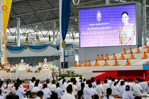 ภาพ No.139280:พิธีตักบาตร , พิธีบูชาข้าวพระ ณ ห้องแก้วสารพัด 1 สภาธรรมกายสากล วัดพระธรรมกาย วันอาทิตย์ต้นเดือนที่ 2 มิถุนายน พ.ศ. 2567