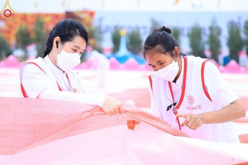 ภาพ No.119602:V.18 ทันทีม การเตรียมงาน เก็บงาน การรับบุญของเจ้าหน้าที่หน่วยงานต่างๆ เพื่อโครงการธรรมยาตรา กตัญญูบูชามหาปูชนียาจารย์ พระมงคลเทพมุนี (สด จนฺทสโร) พระผู้ปราบมาร อนุสรณ์สถาน 7 แห่ง ปีที่ 12 ระหว่างวันที่ 2 - 31 มกราคม พ.ศ.2567