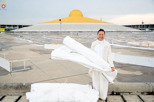 ภาพ No.225271:วันที่ 20 - 27 เมษายน พ.ศ. 2568 "ภาพแห่งความปลื้มที่ไม่มีวันจบ" คณะสงฆ์สามเณร เจ้าหน้าที่ และสาธุชน ร่วมแรงร่วมใจกันเตรียมงานและเก็บงาน เพื่อวันคุ้มครองโลก พิธีถวายมหาสังฆทานคณะสงฆ์ 40,000 กว่าวัดทั่วประเทศ