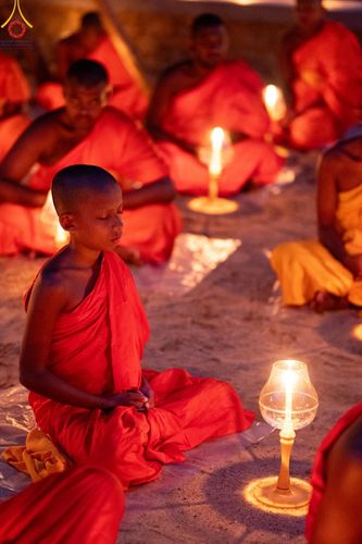 ภาพ No.141262:PhotoStory มหาศรัทธา ธรรมยาตราศรีลังกา EP.6 พิธีจุดวิสาขประทีป 6 วัด ถวายเป็น พุทธบูชา  โครงการสยาม-ลังกา ธรรมยาตรา  ฉลองเทศกาลวิสาขบูชาแห่งชาติ ศรีลังกา  บูชาธรรม 80 ปี หลวงพ่อธัมมชโย วันที่ 16 พฤษภาคม พ.ศ. 2567