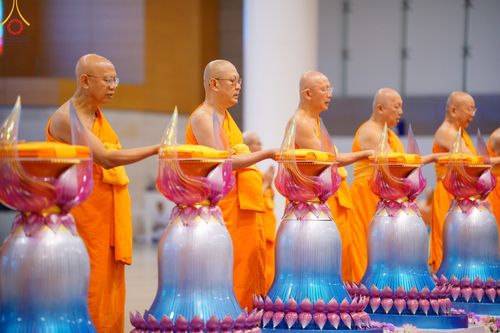 ภาพ No.154714:พิธีทอดผ้าป่าสมทบกฐินวัดพระธรรมกาย และสมทบกฐิน 30,000 วัดทั่วไทย ครั้งที่ 2 ณ สภาธรรมกายสากล วัดพระธรรมกาย วันอังคารที่ 17 กันยายน พ.ศ. 2567