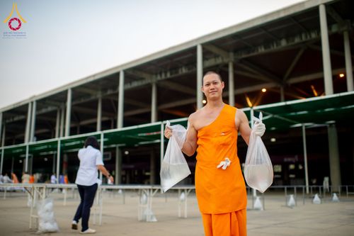 ภาพ No.326309:วันที่ 26 -27 เมษาบน พ.ศ.2569 การเก็บงานแผ่นหน้าโต๊ะที่ลานธรรม งานถวายมหาสังฆทาน 40,000 กว่าวัดทั่วประเทศ ณ ลานธรรม วัดพระธรรมกาย