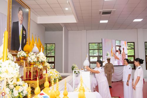 ภาพ No.341744:วันอังคารที่ 28 กรกฎาคม พ.ศ. 2569 คณะสงฆ์และพสกนิกรอำเภอคลองหลวง พร้อมใจจัดพิธีเจริญพระพุทธมนต์ ปฏิบัติธรรม และทำบุญตักบาตร ถวายพระราชกุศลเฉลิมพระเกียรติพระบาทสมเด็จพระเจ้าอยู่หัว